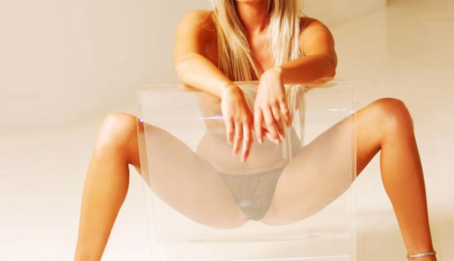 Laura Cosoi: 