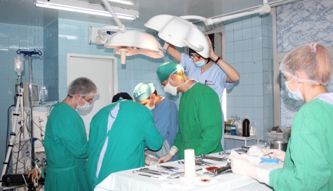 Intervenție de succes la Constanța: tânără operată de cancer după ce a născut - lauzaoperata-1362587088.jpg