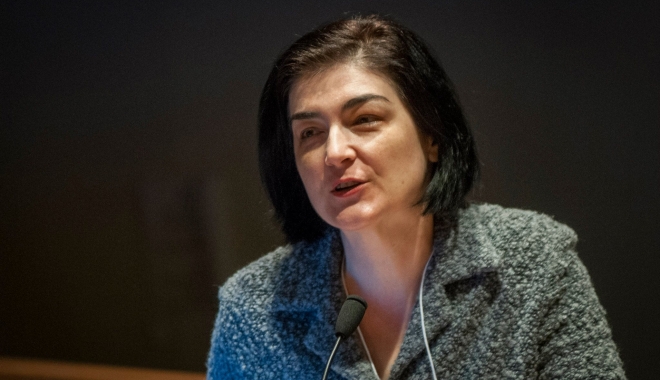 Lavinia Stan, prezentă la Universitatea 