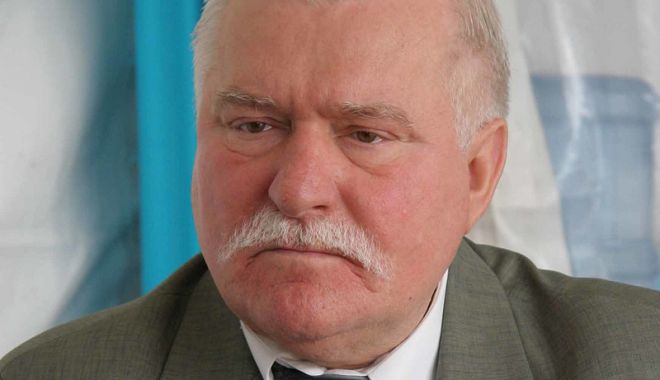 Lech Walesa se alătură protestatarilor împotriva reformei justiției în Polonia - lechwalesa-1530792427.jpg