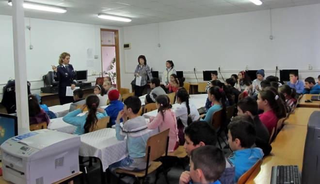 Lecții despre delincvență, în școlile din Constanța - lectiidelincventa-1422556283.jpg
