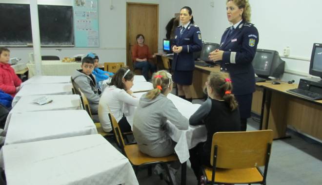 Lecții despre delincvență, în școlile din Constanța - lectiidelincventa2-1422556276.jpg