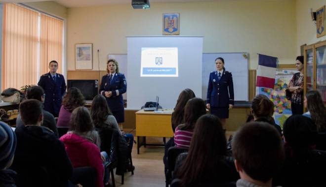 Lecții de la polițiști pentru elevi - lectiipolitistielevi1-1432057994.jpg