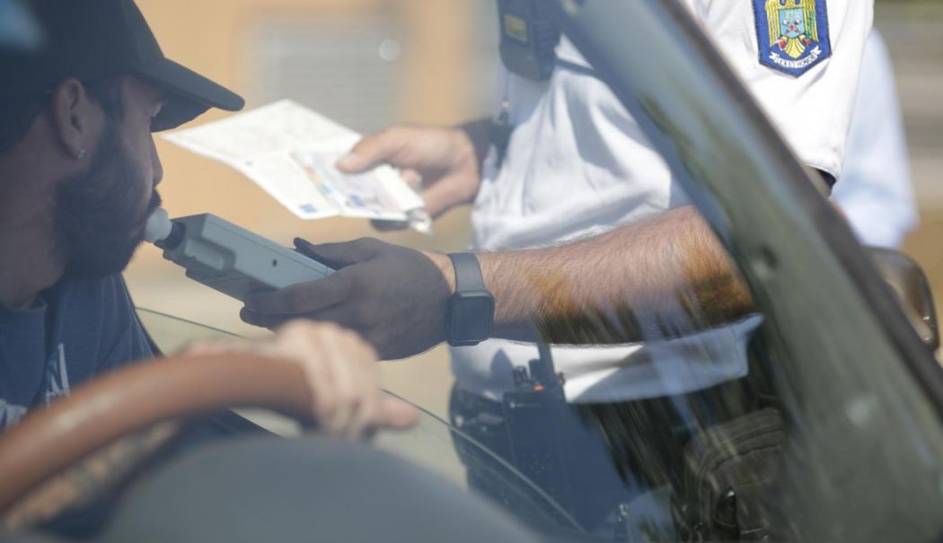 Lege promulgată. Șoferii condamnaţi că au condus băuţi sau drogaţi îşi pierd dreptul de a redobândi permisul pe o perioadă de până la 10 ani