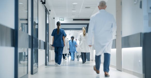 Senatul adoptă legea care recunoaște orele de gardă pentru vechimea medicilor din spitalele de stat - lege-senat-spitale-1774421629.webp