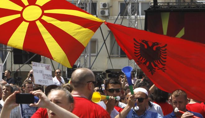 Legea care acordă un loc sporit  limbii albaneze, adoptată în Macedonia - legea-1521116715.jpg