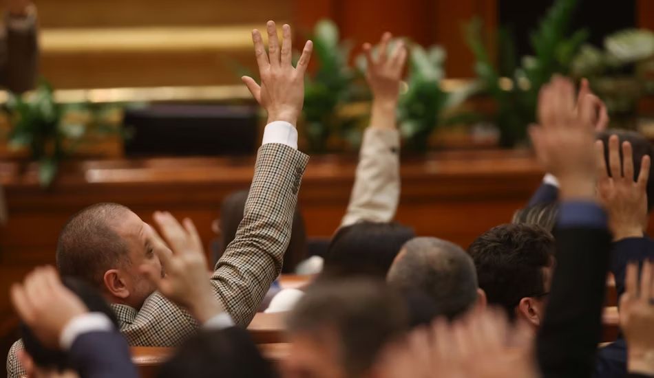 Bugetul de stat pe 2025, adoptat după ore întregi de dezbateri și proteste: ”E profund imoral”