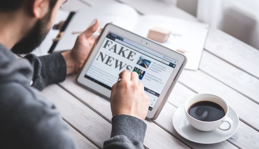 Legea împotriva fake news, aproape de a fi adoptată în România