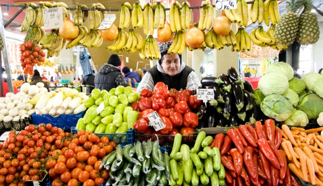 Legume și fructe cu pesticide  pe masa românilor.  Supermarketurile refuză produsele românești pentru că 