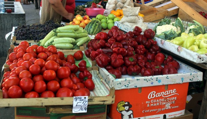 Gospodinele renunță la conservele de iarnă - legumefructedesezon24-1346772547.jpg