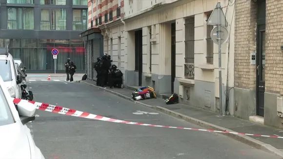 Mai multe persoane sechestrate de patronul unui restaurant. Intervenția poliției este în desfășurare - lesforcesdepoliceauxabordsdeleta-1731769210.jpg