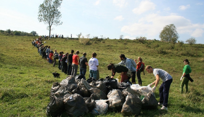 Sâmbătă este ziua de curățenie generală în România - letsdoitromania-1474645781.jpg