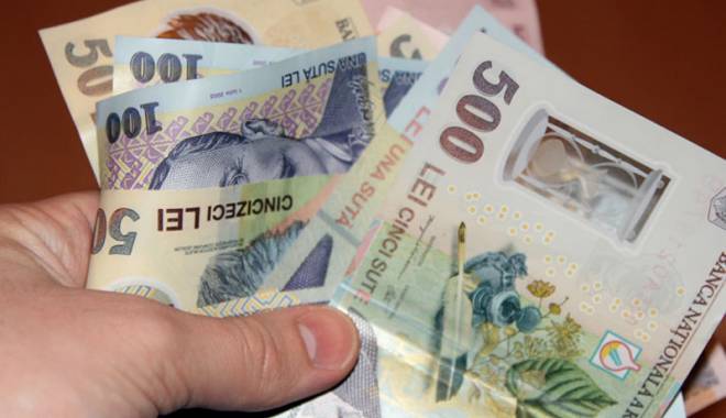Leul lovește francul elvețian, dar o încasează de la euro și dolar - leul-1435852489.jpg