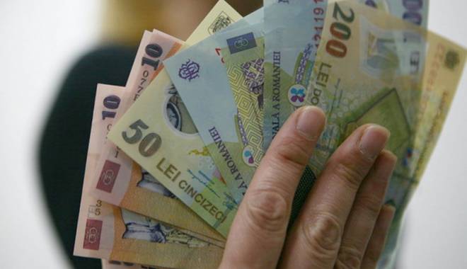 Leul îngenuncheat de dolar se răzbună pe euro și francul elvețian - leul-1437060236.jpg