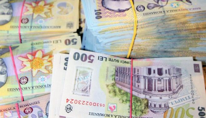 Leul cedează la euro, dar mușcă adânc din dolar și franc elvețian - leul-1594821261.jpg