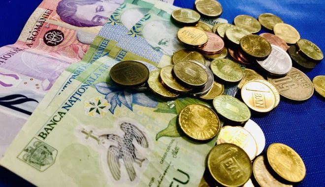 Leul e mușcat de euro și francul elvețian, dar se răzbună pe dolar - leul-1601577397.jpg