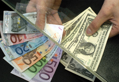 Dolarul american, tot mai puternic - leulpierde13fatadedolarintrosing-1342779909.jpg