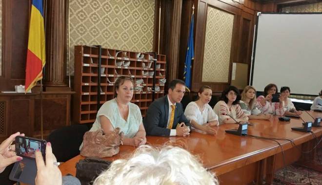 Femeile liberale din Constanța, în vizită la Palatul Parlamentului - liberaledinconstanta-1435249306.jpg