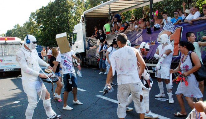 Litoralul, copleșit de festivaluri și concerte - libertyparade-1343570645.jpg