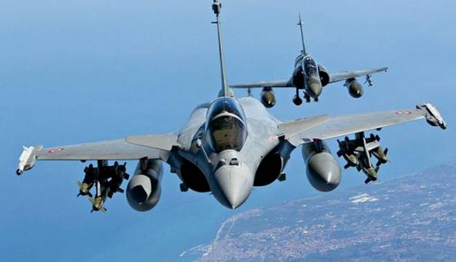 Francezii au bombardat un centru de comandament al grupării Statul Islamic în Irak - libyeavionsrafalefrancefrappesbo-1448471783.jpg
