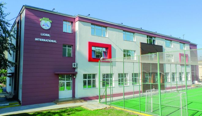 Posturi de profesori  și învățător, scoase la concurs - liceu-1541055464.jpg