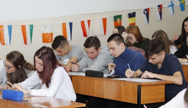 O nouă ediție a Școlii de Afaceri pentru elevi la Liceul 