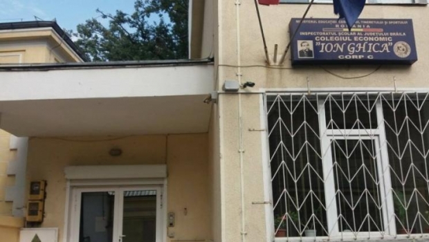 Panică la liceu! Un elev și-a tăiat venele în timpul orelor de curs - liceubraila53350200-1507124343.jpg