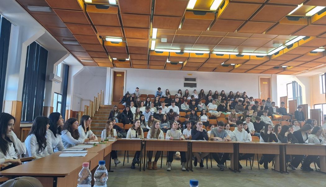 Liceenii de la ”Callatis” au celebrat Ziua Lecturii alături de scriitori constănțeni - liceul-callatis-1739712310.jpg