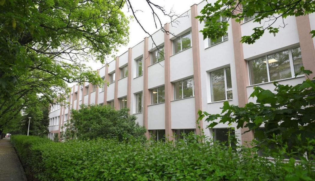 Liceul Teoretic „Traian”, partener într-un proiect ce dezvoltă o platformă inovatoare - liceul-traian-1722511002.jpg