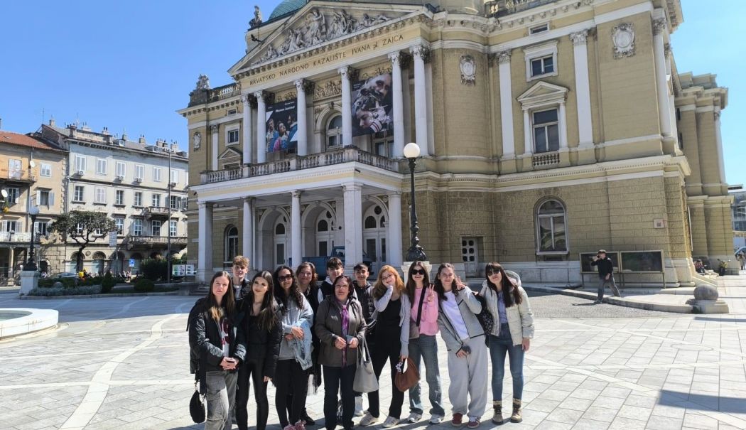 Elevi ai Liceului „Traian“ și colegi din Croația, implicați într-un proiect privind „Bullyingul și cyberbullyingul“ - liceul-traian-1747239896.jpg