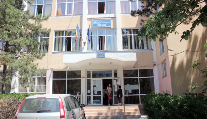 Cum dezvoltă Liceul 