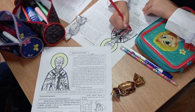 Activități dedicate sărbătorilor la Liceul Cobadin - liceulcobadin-1640094675.jpg