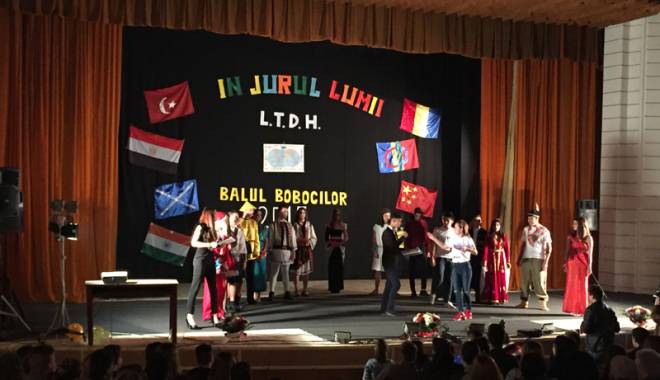 Un altfel de bal al bobocilor  la Medgidia: 
