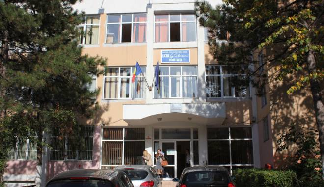 Dascălii Paul Iruc  și Maria Crudu, readuși  în memoria elevilor - liceulgeorgecalinescu12-1429723501.jpg