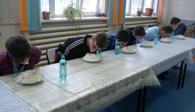 Iată cum matematica devine extrem de distractivă - liceulinternational-1363536806.jpg