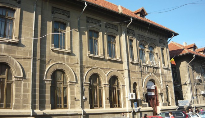 Festivitate de premiere amânată din cauza vremii - liceulmircea-1391012284.jpg