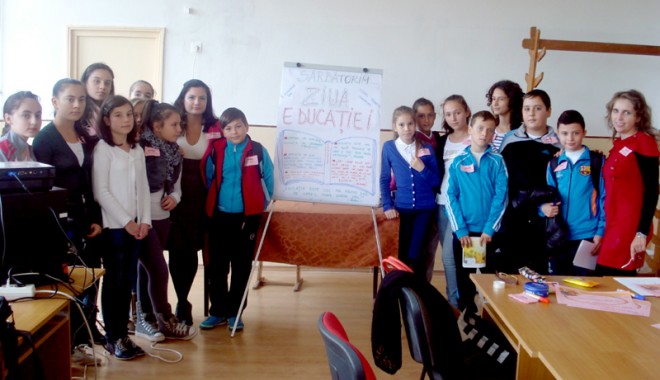 Ziua Educației, motiv de reflecție - liceulmurfatlar-1381071817.jpg