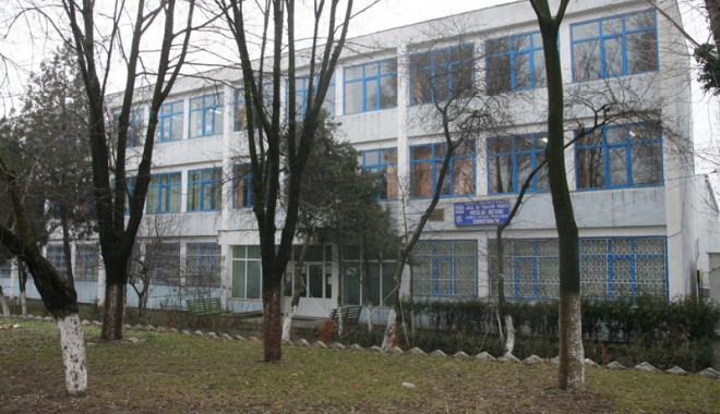 Doar doi elevi de la Liceul cu Program Sportiv au luat Bacul special - liceulsportivnicolaerotaru2-1370015019.jpg