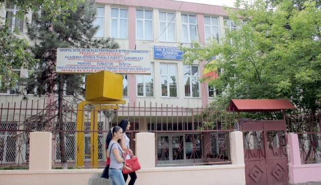 Grupul Școlar TELECOM își premiază colaboratorii - liceultelecom-1337880191.jpg