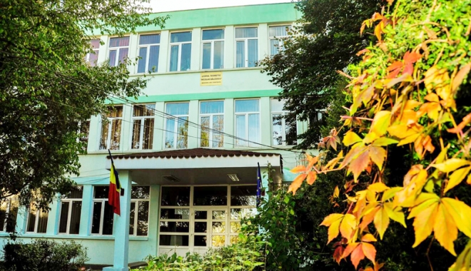 Trei cadre didactice din Medgidia, în schimb de experiență în Grecia - liceulteoreticmedgidia-1477831343.jpg