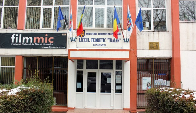 TBC  la Liceul Traian / Profesoară și elev depistați pozitiv - liceulteoretictraian-1329933611.jpg
