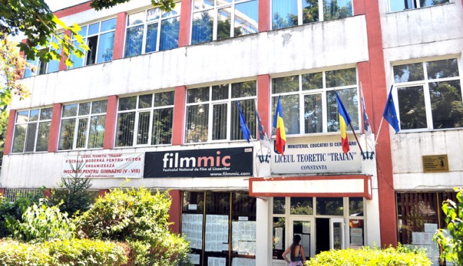 Acțiune comună de voluntariat a elevilor turci și constănțeni - liceultraian-1348082566.jpg