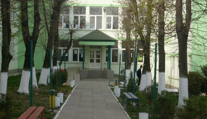 Elevi olandezi, oaspeți ai Liceului Teoretic din Medgidia - liceumedgidia-1316975661.jpg