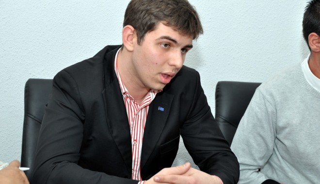 Liderii elevilor constănțeni fac presiuni - liderelevi-1391356235.jpg
