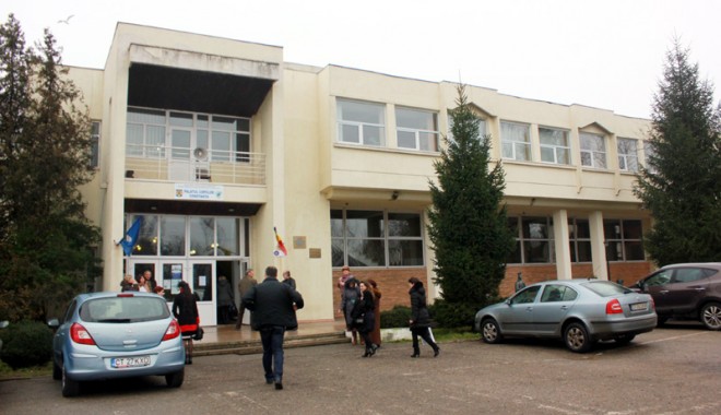 Liderii elevilor constănțeni dezbat strângerea ilegală de fonduri - liderii-1391100038.jpg