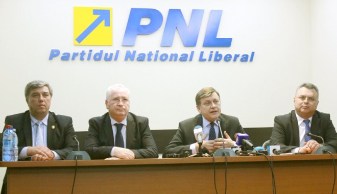 Liderul PNL, Crin Antonescu, a venit să ia pulsul partidului de la Constanța - liderulpnl-1394210929.jpg