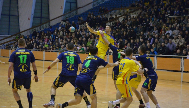 Avem un nou lider al Ligii Naționale de handbal masculin - liganationala-1475661184.jpg