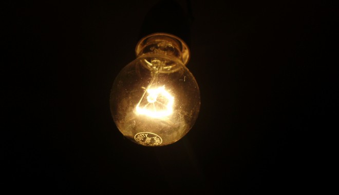 Lucrări ENEL. Află aici unde se oprește curentul electric, luni - lightbulbfreewallpaper-1383310884.jpg
