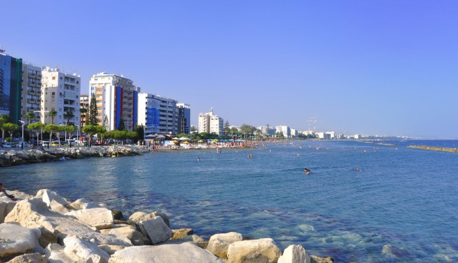 Hotelierii din Cipru și Grecia vor să angajeze 2.000 de români. Vezi salarii - limassol-1329826893.jpg