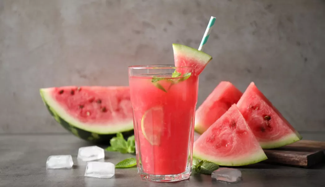 Limonada de pepene roșu cu lămâie, duo-ul perfect pentru hidratare